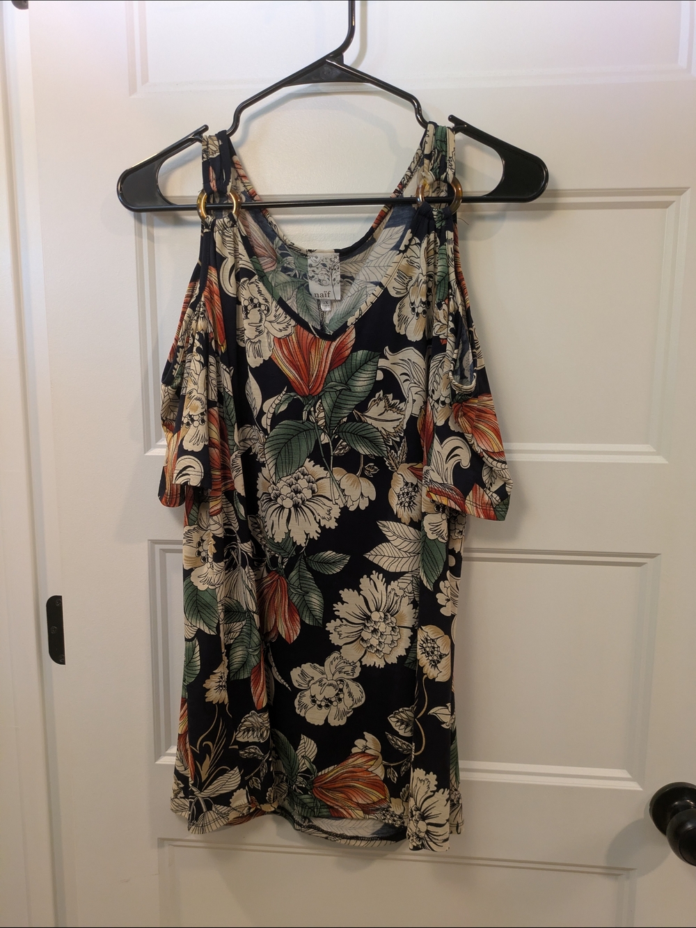 🔴 3/$15  Cold-Shoulder Floral Top in Navy and Cream